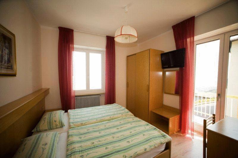 Albergo Deva Riva del Garda Szoba fotó